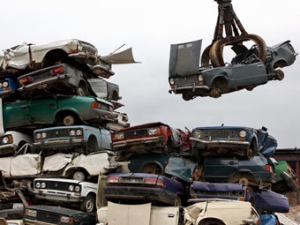 Покупцям вітчизняних авто можуть компенсувати частину утилізаційного збору
