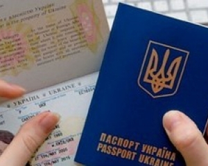 Призупинено видачу термінових закордонних паспортів