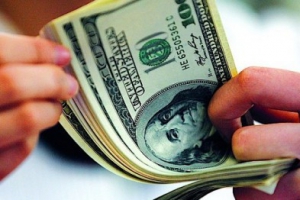 НБУ підвищив офіційний курс долара і ввів обмеження на купівлю валюти