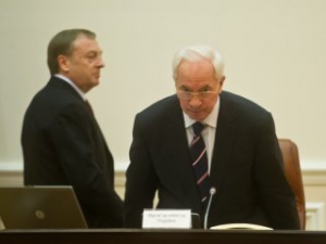 Азаров, Колесніков та Лавринович подали у відставку