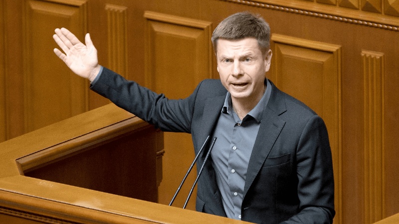 Всі обмеження на виїзд за кордон чоловіків 18-60 років повинні бути зняті: законопроєкт від Гончаренка