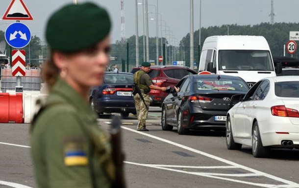 Чоловіки від 18 до 22 років зможуть безперешкодно перетинати кордон під час воєнного стану: рішення КМУ