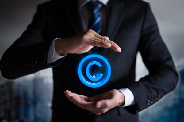 Штрафи за порушення авторського права стануть більшими: прийнято за основу закон