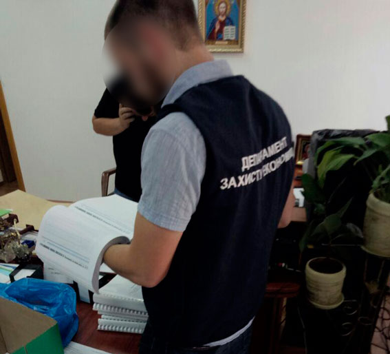Поліція провела обшуки в офісі ФСС з ТВП в Києві і Житомирі у справі про розкрадання коштів (відео)