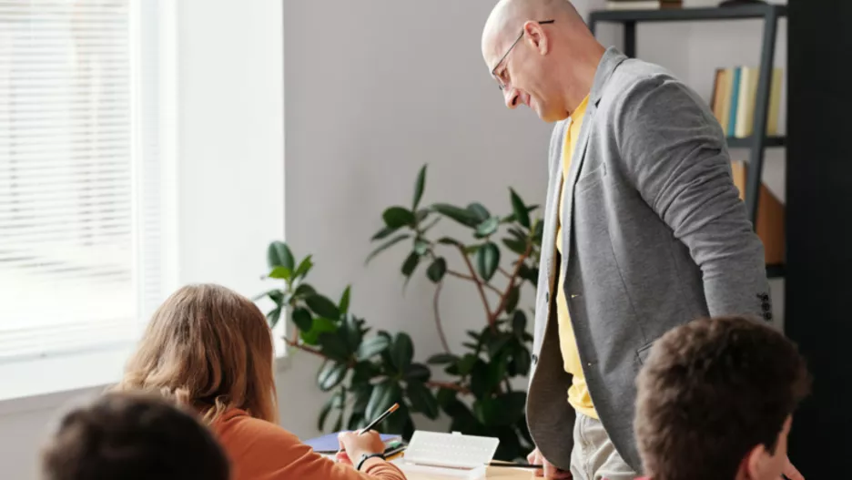 Автопродовження відстрочки для педагогів: керівники закладів освіти мають оновити дані до 1 листопада!