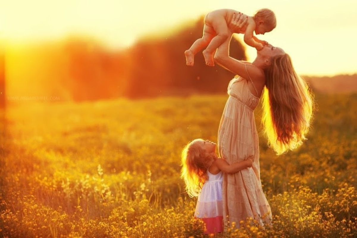 День матері для українців — історія свята та традиції святкування