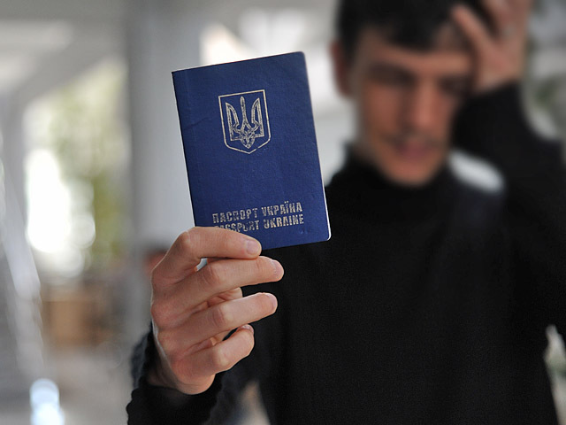 Чи потрібно готелю зберігати копії паспортів осіб, які розміщуються?