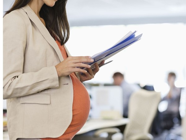 Уряд збільшив видатки на допомогу по вагітності та пологах 