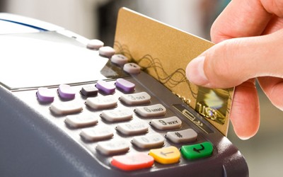 Розраховуємось платіжною карткою: які вимоги до касового чеку?