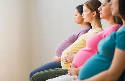Звільнення вагітної жінки після закінчення строкового трудового договору: чи правомірно?