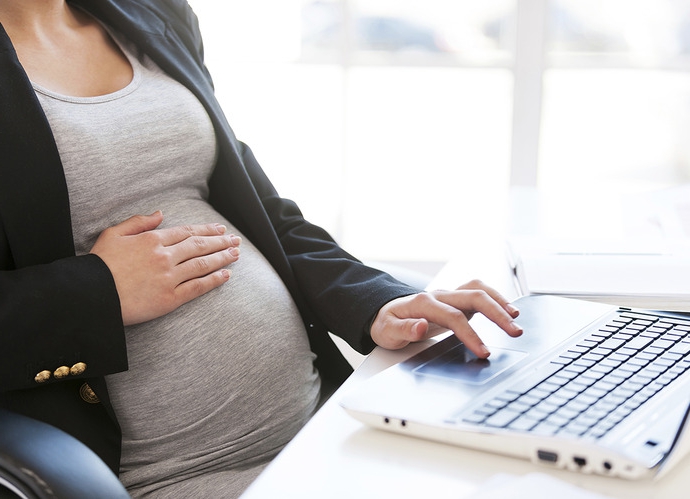 Які особливості праці вагітних жінок? — нагадування від Держпраці