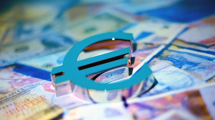 Які документи слід надати митним органам у разі вивезення готівки у сумі понад 10 000 євро